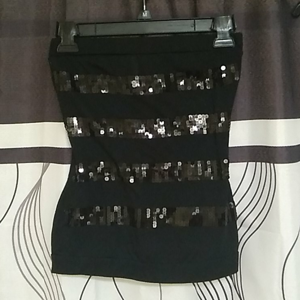 Shoulder less crop top